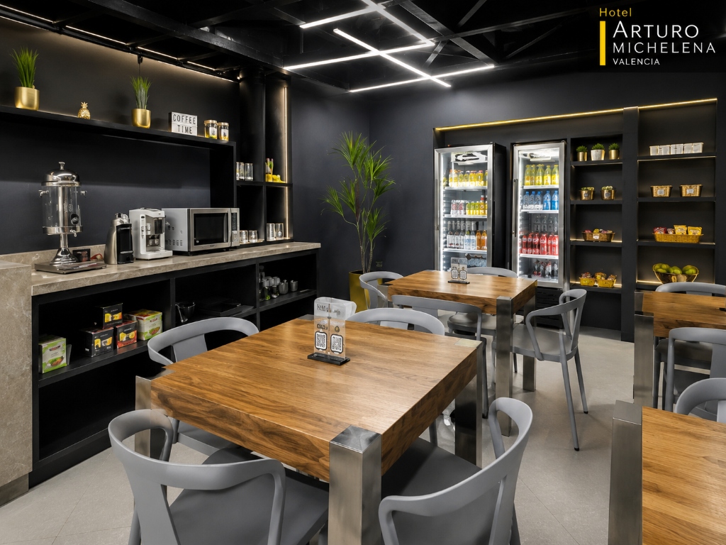 Área de Cafetería y Bar de autoservicio en Hotel Arturo Michelena